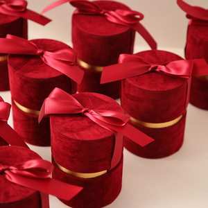 Piccola Scatola Rotonda in Velluto Fatta a Mano per Bomboniere con Nastro - Product Image 4