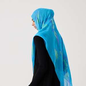 ผ้าคลุมศีรษะมุสลิมพิมพ์ลายสำหรับผู้หญิง รุ่นขายดีประจำปี 2026 พร้อมโลโก้สั่งทำได้ ขายส่ง ระบายอากาศได้ดี ใช้ได้ทุกฤดู สวยสง่า เรียบร้อย ผลิตจากผ้าโมดอล - Product Image 1