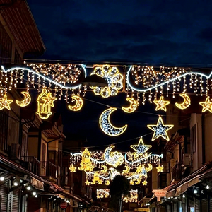 Guirlandes lumineuses de Noël commerciales pour rues, avec motifs étoiles LED, pour allées piétonnes et décorations de fêtes urbaines - Product Image 1