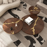 Table basse de luxe Empire en bois d'acajou avec incrustations en laiton doré, table centrale ronde pour salons sophistiqués