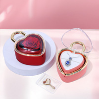 Boîte à bijoux en forme de cœur avec rose éternelle et collier rotatif, idéale pour la fête des Mères, Thanksgiving, un anniversaire de mariage ou la Saint-Valentin – Direct Usine