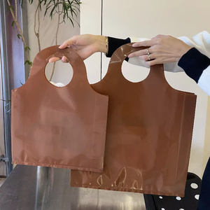 En 2025, la nueva tendencia está de moda, tienda de ropa de alta gama con boca redonda, bolsas de plástico impresas con logotipos - Product Image 6