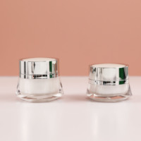 Pot de crème acrylique de 30g 50g avec bouchon argenté Récipient en plastique de couleur blanche en forme de diamant pour les soins de la peau
