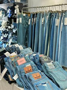 कारखाने के प्रत्यक्ष महिला जींस के ओवरस्टॉक वाले विंटेज फ्लैड डेनिम पैंट, सस्ती थोक मूल्य निकासी बिक्री - Product Image 6