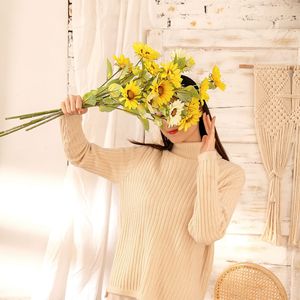Tige unique de tournesol artificiel Sugiura blanc et jaune pour décoration de mariage et d'intérieur - Product Image 2