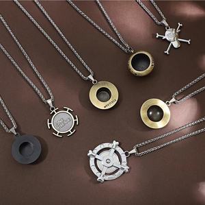 9 Design Nuovi e Popolari di Collane in Acciaio Inox Placcato <span class=keywords><strong>Oro</strong></span> Stile Punk con Simboli di One Piece (Zoro, Luffy, Cappello di Paglia, Ace) in Confezione Regalo Creativa - Product Image 6
