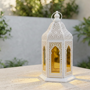 Lanterne à bougie marocaine en métal blanc faite à la main avec verre brun doré pour la décoration de la maison, Ramadan et mariages - Product Image 5