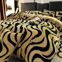Ensemble de housse de couette moderne à imprimé léopard en quatre pièces, 100% polyester, doublure en polaire épaisse, literie chaude d'hiver personnalisable