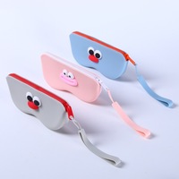 Étuis à lunettes en silicone personnalisables OEM ODM avec fermetures éclair, pour sacs à lunettes tendance et autres accessoires de bagages.