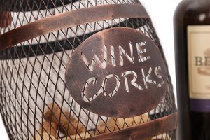 Porta Tappi di Sughero Rustico a Forma di Botte di Vino con Contenitore per Tappi, per Decorazioni Domestiche e Feste - Product Image 4
