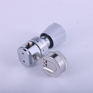 Regolatore di Pressione <span class=keywords><strong>Gas</strong></span> NAI-LOK ad Alta Pressione 3500psi Monostadio in Ottone Cromato con Raccordi per Connettore Bombola CGA590 - Product Image 4