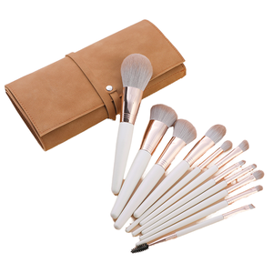 Set di Pennelli da Trucco di Lusso con Manico in Legno Kabuki, Etichetta Privata, per Viso e Correttore, Personalizzabile con Logo - Product Image 1