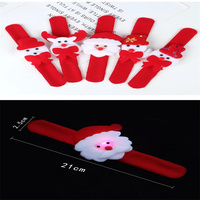 Bracelet Lumineux de Noël en Peluche Père Noël avec Anneau à Claquer, Idéal pour Décorations de Poignet et Jouet Lampe