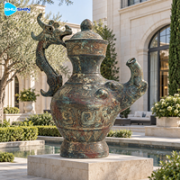 Vase rituel historique en bronze, sculpture en laiton et cuivre à patine vieillie, art décoratif personnalisé pour Plaza, hôtel, cour et jardin