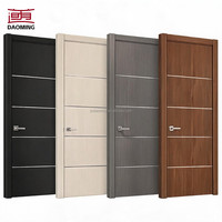 Porte battante moderne en bois composite pour appartement, intérieur insonorisé, design en verre fini pour maison et bureau