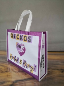 Sac fourre-tout de haute qualité en tissu non tissé laminé avec logo personnalisé, réutilisable pour les courses, l'épicerie, les chaussures et l'emballage - Product Image 3