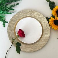 Assiette de présentation moderne de 33 cm, de luxe, pour Noël et mariage, en plastique jetable, motif bois antique, pour usage hôtelier et export.