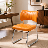 Chaise de salle à manger rembourrée moderne avec structure tubulaire cantilever et dossier nervuré pour cuisine, salle à manger, café et bistrot-bar