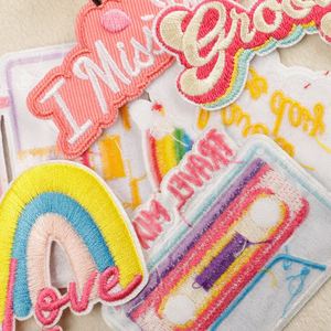 Patch brodé thermocollant rose en forme de bande radio arc-en-ciel pour vêtements, sacs et décoration de jeans - Product Image 2