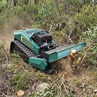 Tondeuse à gazon télécommandée sur chenilles avec système dynamo auto-chargeur, autonomie de 4 heures, pour un travail simplifié dans l'entretien des fermes et des réservoirs verts