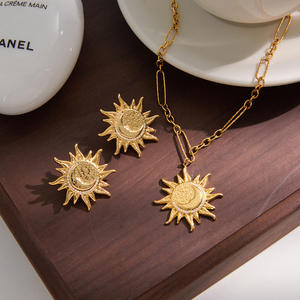 Juego de Joyería de Acero Inoxidable 18K con Pedrería, Collar y Aretes con Colgante de Sol y Luna para Mujer, Venta al Por Mayor - Product Image 1