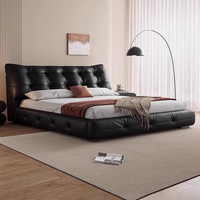 Lit double minimaliste italien en cuir de vachette noir, haut de gamme, avec tête de lit de luxe léger pour chambre principale