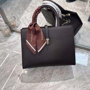 Sac fourre-tout en cuir pleine fleur Togo, luxe discret, pour le <span class=keywords><strong>travail</strong></span> et les trajets quotidiens, sac à main sans marque avec poignée supérieure, vente en gros pour boutiques du Royaume-Uni et de France - Product Image 1