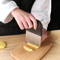 Coupe-frites de pommes de terre, en carton ondulé, pâte, légumes, fruits, couteau ondulé, trancheur de pommes de terre