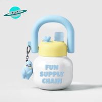 Bouteille d'eau portable grande capacité avec double gobelet, seau mignon en plastique pour étudiants et enfants