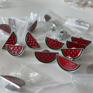 Épingle en émail de pastèque en métal personnalisée en gros Épinglette en émail de graines noires Épingle de revers personnalisée - Product Image 2