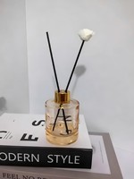 Bouteille en verre vide de qualité supérieure pour diffuseur de parfum à bâtonnets, avec marquage à chaud et surface gravée, logo personnalisé, MOQ flexible