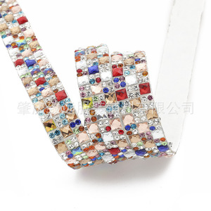 แถบเพชรหลากสี 3 แถว แบบหลังแบน สำหรับตกแต่งรองเท้า กระเป๋า เสื้อผ้า เคสมือถือ - Product Image 1
