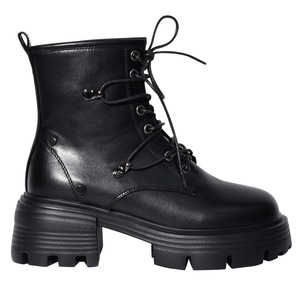 Bottines à plateforme noires pour femmes, 6,5 cm, avec détails cloutés en métal et semelle à crampons - Product Image 2