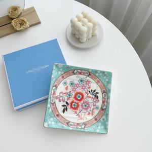 Offre Spéciale : Assiettes de style européen The Beauty Territory – Assiettes en porcelaine fine (Bone China) à 4 couleurs, décorées sous glaçure et or - Product Image 3