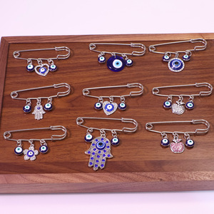 Broches de Moda para Mulheres com Alfinetes de Segurança, Novo Pingente de Coração com Olho Azul e Strass - Product Image 2