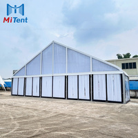 Tente de réception incurvée 15x40m en PVC transparent pour événements en Ouganda – Idéale pour services de traiteur et événements extérieurs