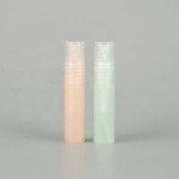 Atomiseur de parfum miniature en plastique PP en forme de stylo long et fin pour voyage