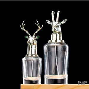 Flacon de parfum en verre de qualité supérieure en forme de tête de cerf, flacon pulvérisateur vide en cristal pour emballage de parfum, disponible à la vente - Product Image 4