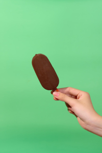 ไอศกรีมช็อกโกแลตพรีเมียม รสชาตินม ชั้นเวเฟอร์กรอบ เจลาโต้ บรรจุภัณฑ์แบบกำหนดเอง OEM เวียดนาม 70 กรัม - Product Image 2