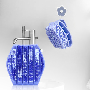 Brosse de bain hexagonale bleue au design moderne pour femmes, brosse en silicone pour le shampoing et le massage du cuir chevelu - Product Image 4