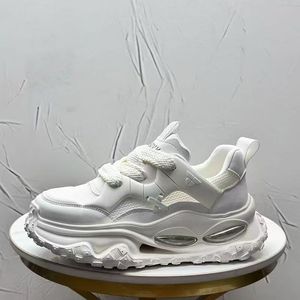 Zapatillas Deportivas Retro de Color Sólido con Parte Superior de Malla Transpirable y Suela Antideslizante. Zapatos Cómodos para Caminar para Hombre y Mujer. - Product Image 4