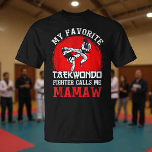 Camiseta de mi luchador de taekwondo favorito que me llama mamá - Product Image 3