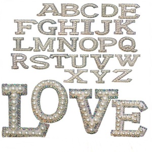 Vente en gros de patchs lettres initiales mignons en perles et strass 3D faits à la main, 5 cm, à appliquer au fer - Product Image 2