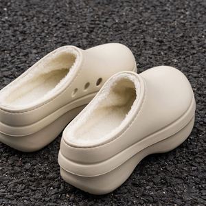 Pantoufles d'hiver pour femmes en EVA, décontractées, de luxe, en peluche, chaussures d'intérieur à plateforme, mules douces et tendance avec fourrure. - Product Image 2