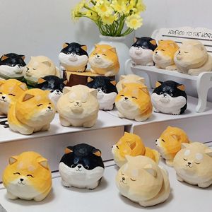 Figurines artisanales en bois de tilleul Shiba Inu, décoration animale pour la maison, article cadeau, artisanat sur pied - Product Image 1