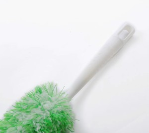 Accessoires de nettoyage pratique fabrication professionnelle <span class=keywords><strong>pas</strong></span> <span class=keywords><strong>cher</strong></span> ménage nettoyage vert doux microfibre plumeau avec manche court - Product Image 2
