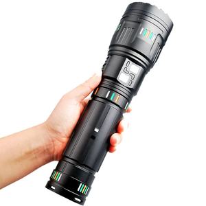 Lampe torche tactique LED zoomable avec 4 piles 18650, câble USB rechargeable et sangle pour utilisation en extérieur - Product Image 3
