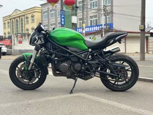 Motocicleta Deportiva <span class=keywords><strong>Benelli</strong></span> <span class=keywords><strong>752S</strong></span> Naked de Gasolina |   Motor de 754cc Refrigerado por Líquido, 67Nm de Torque, Estilo Retro Moderno, Suspensión Premium - Product Image 5