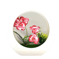 Orchidée papillon à 5 fleurs à 2 tiges, plante artificielle en plastique à aiguilles de pin, ornement décoratif de bureau, plante en pot, style bonsaï mural