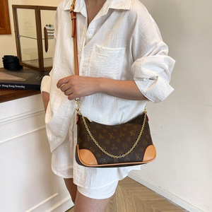 <span class=keywords><strong>Bolso</strong></span> de Hombro Versátil de Diseño Estilo <span class=keywords><strong>Guess</strong></span>, Nuevo Media Luna de Moda, Material de PU con Estampado de Flores Clásico y Cierre de Cremallera - Product Image 5